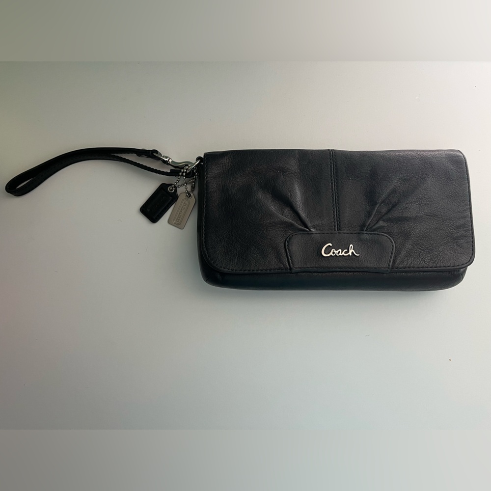 🌸Coach Ashley Black Leather Wristlet/Clutch